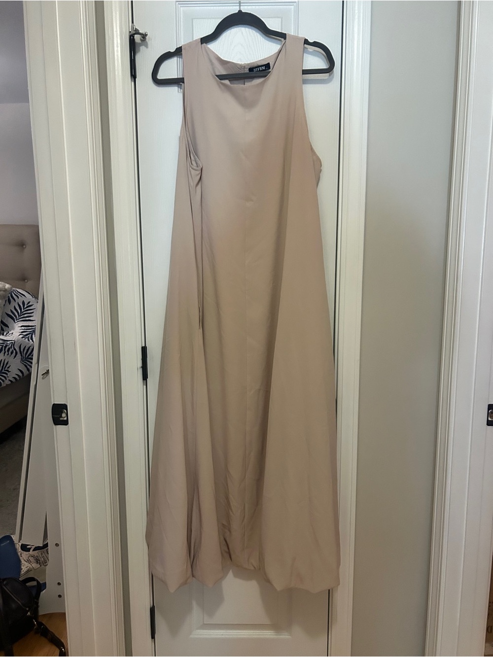 Sleeveless Beige Maxi Dress with Bubble Hem